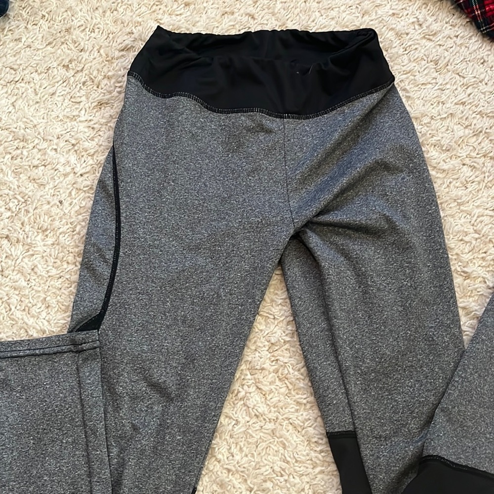 Gray & Black Leggings- scrunched butt
